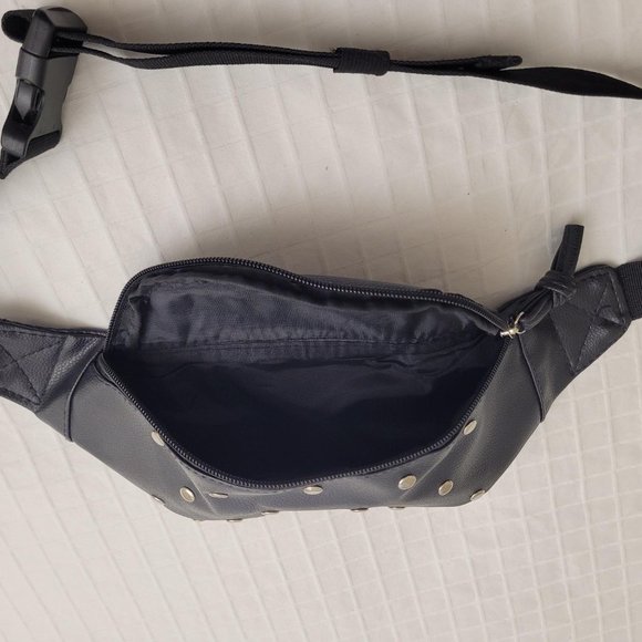 Black pleather belt bag. Unisex. - Picture 3 of 5